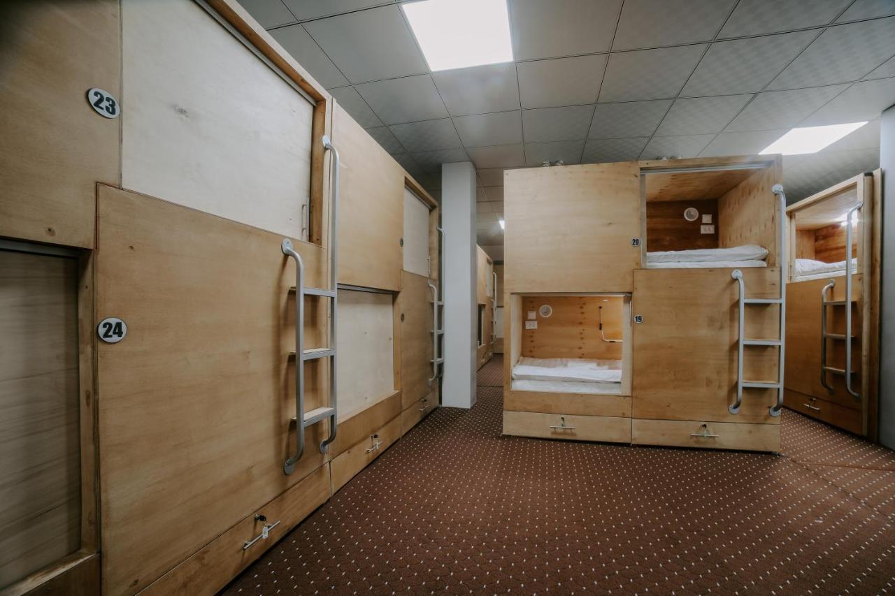 CAPSULE Hotel Osh Buitenkant foto